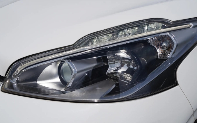 Peugeot 208 cena 35500 przebieg: 100000, rok produkcji 2018 z Warszawa małe 742